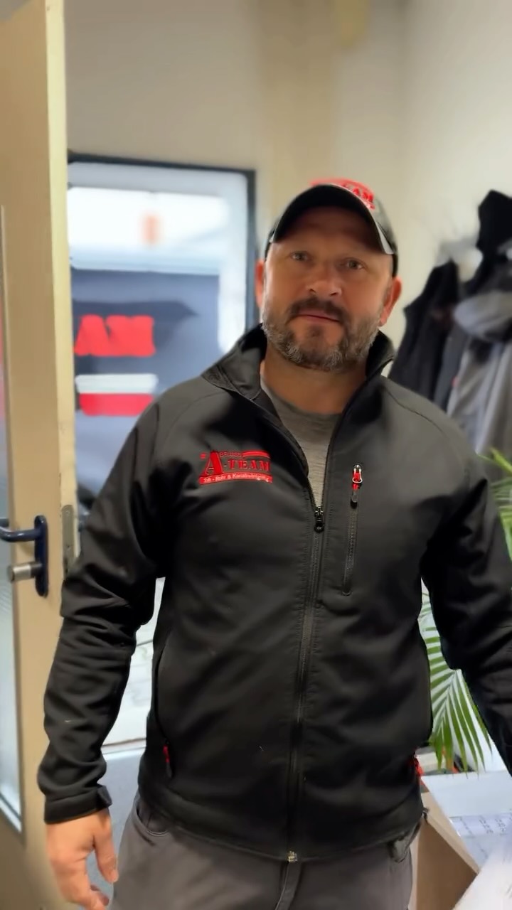 Warum ist der Herbst so eine schwierige Jahreszeit für die Rohrreinigung?
Kommt drauf an, wen du fragst (siehe letzten Beitrag) 😅

Heute geht’s darum, warum der Herbst wirklich eine herausfordernde Zeit für Rohrleitungen ist:
🍂 viel Laub
🌧️ mehr Niederschlag
🌬️ kalte, feuchte Luft
… und all das sorgt dafür, dass sich Leitungen schneller zusetzen und Anlagen stärker belastet werden.

Gerade jetzt lohnt sich ein Blick auf eure Grundleitungen, Abflüsse & Hebeanlagen – bevor der Winter kommt und kleine Probleme plötzlich groß werden.

Wenn du dir unsicher bist, ob alles dicht und frei ist:
👉 einfach melden
Wir checken’s für dich, bevor’s teuer wird. 💪

#ateamweb